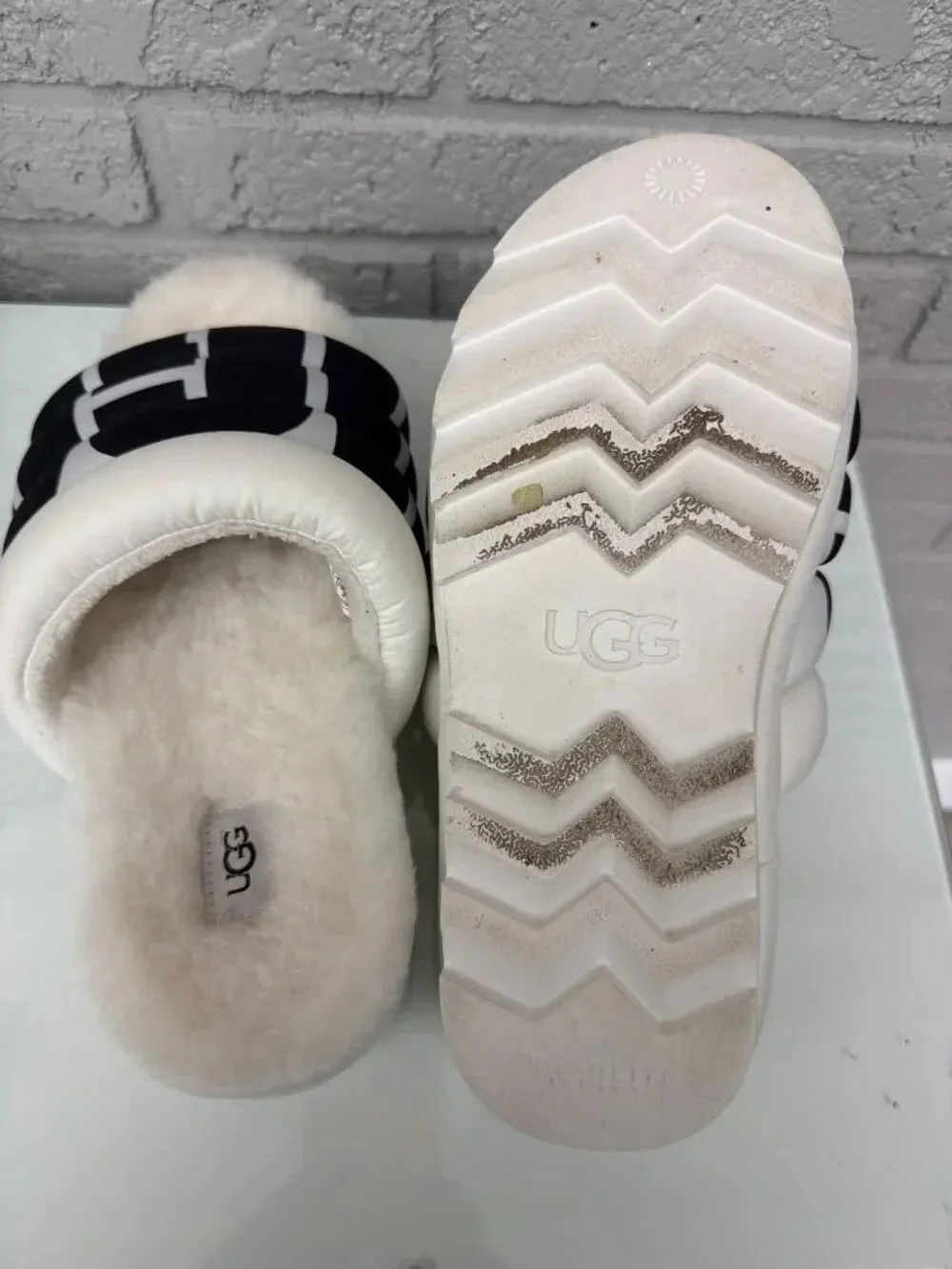 Ugg Women’s Maxi Logo Quilted Puff Platform Slides Size 9